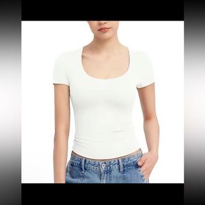 NWT Pumiey Scoop Neck Short Sleeve Tee Size Medium